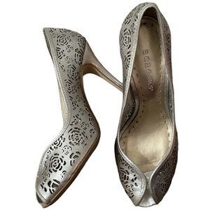 BCBGirls Silver Laser-Cut Heels with Pointed Toe 5.5 B 🎉🎉🎉
